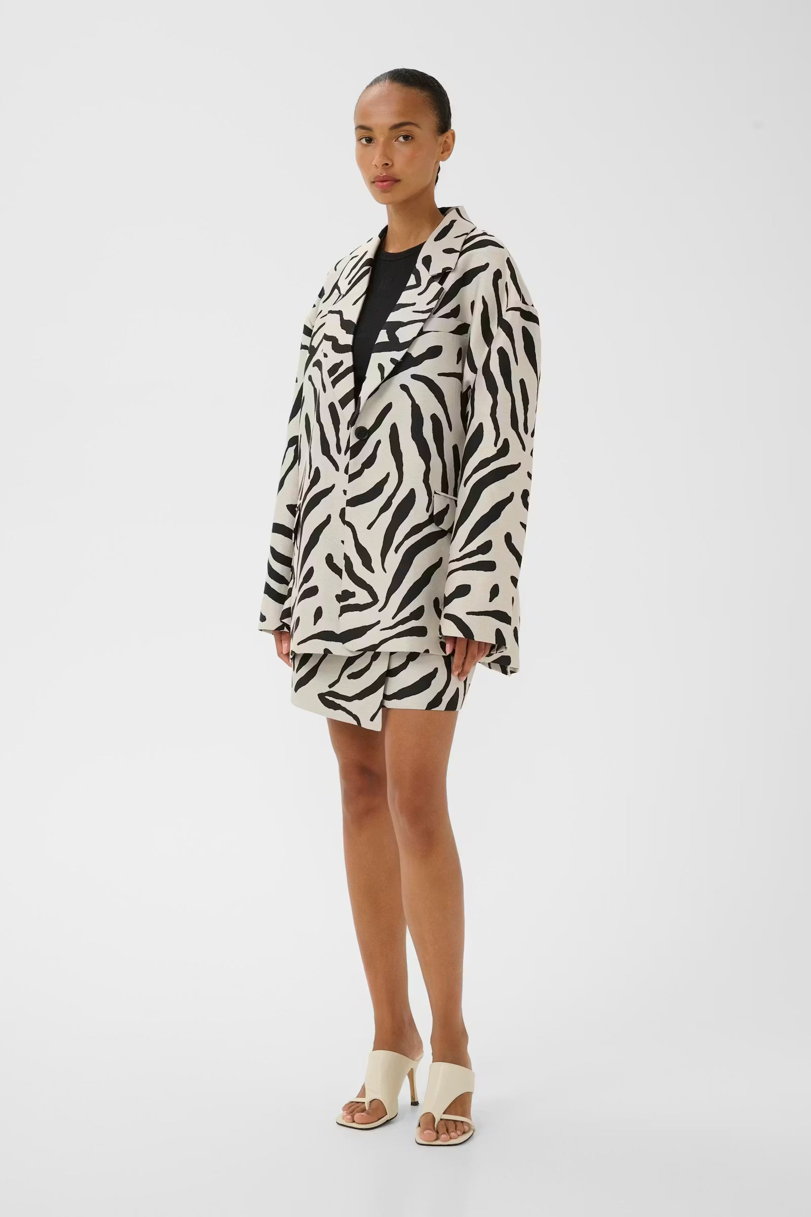 ZEBE BLAZER