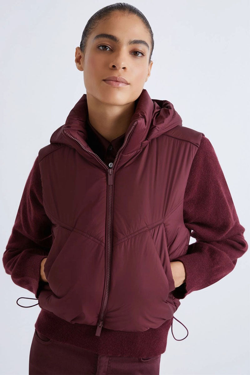 HOODED PUFFER VEST