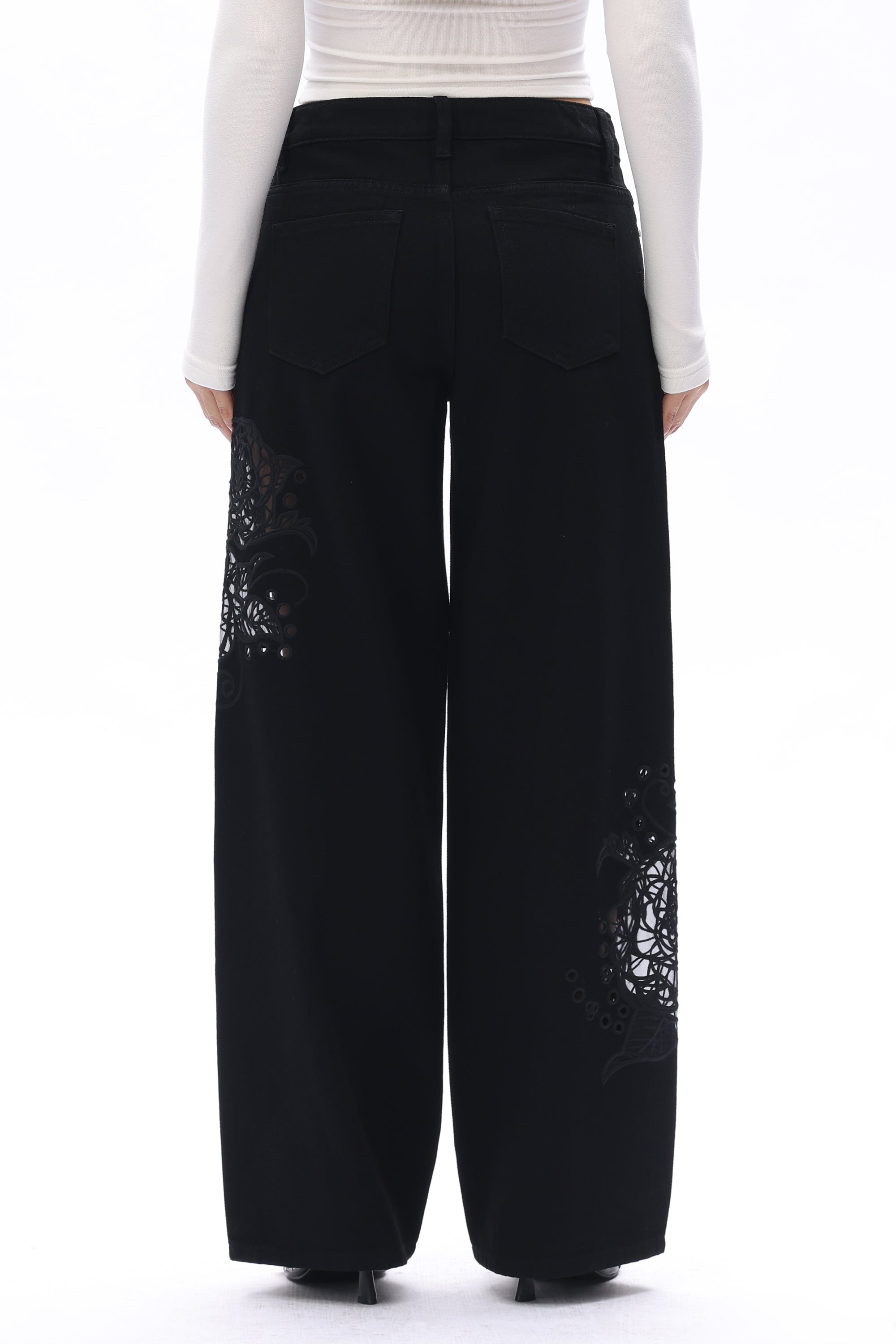 FLORA LOW-RISE WIDE LEG JEANS