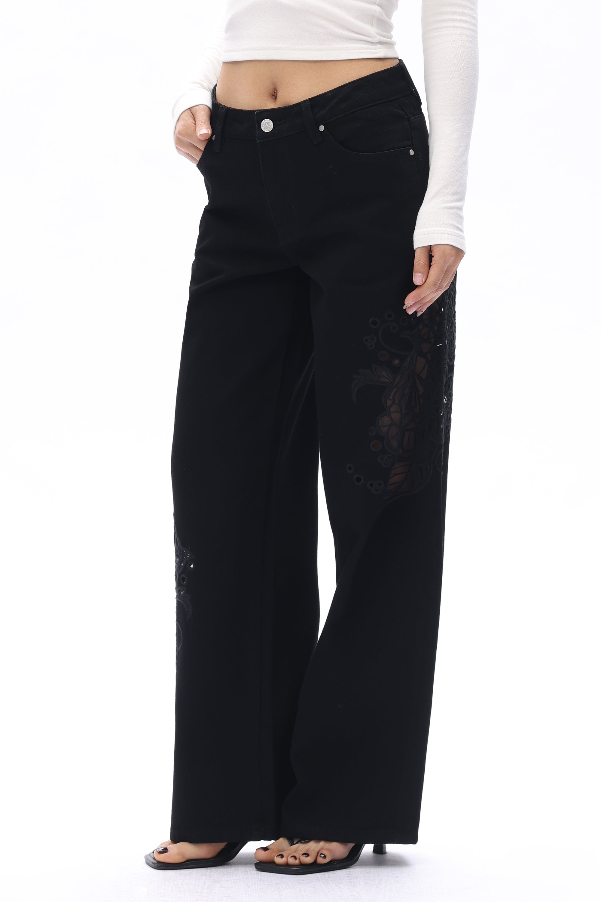FLORA LOW-RISE WIDE LEG JEANS