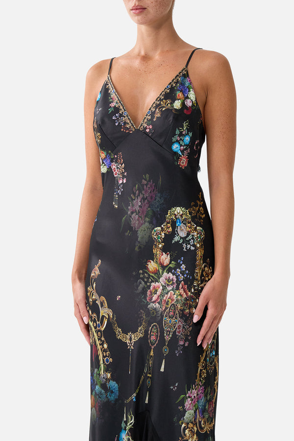 V NECK SLIP W/ FLOUNCE HEM