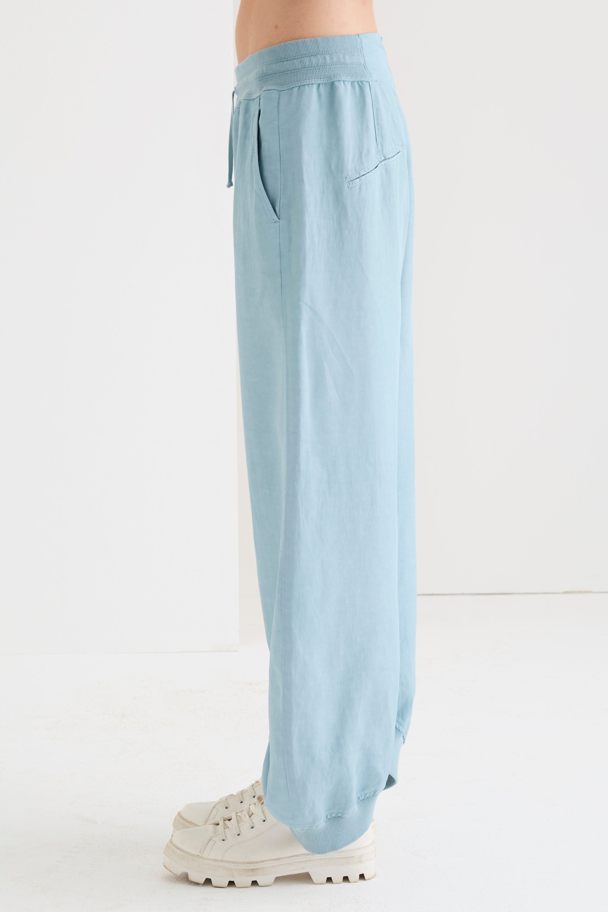 JOGGING TROUSERS