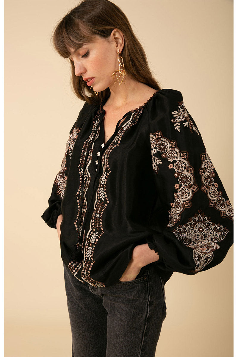 ALYA EMBROIDERED TOP