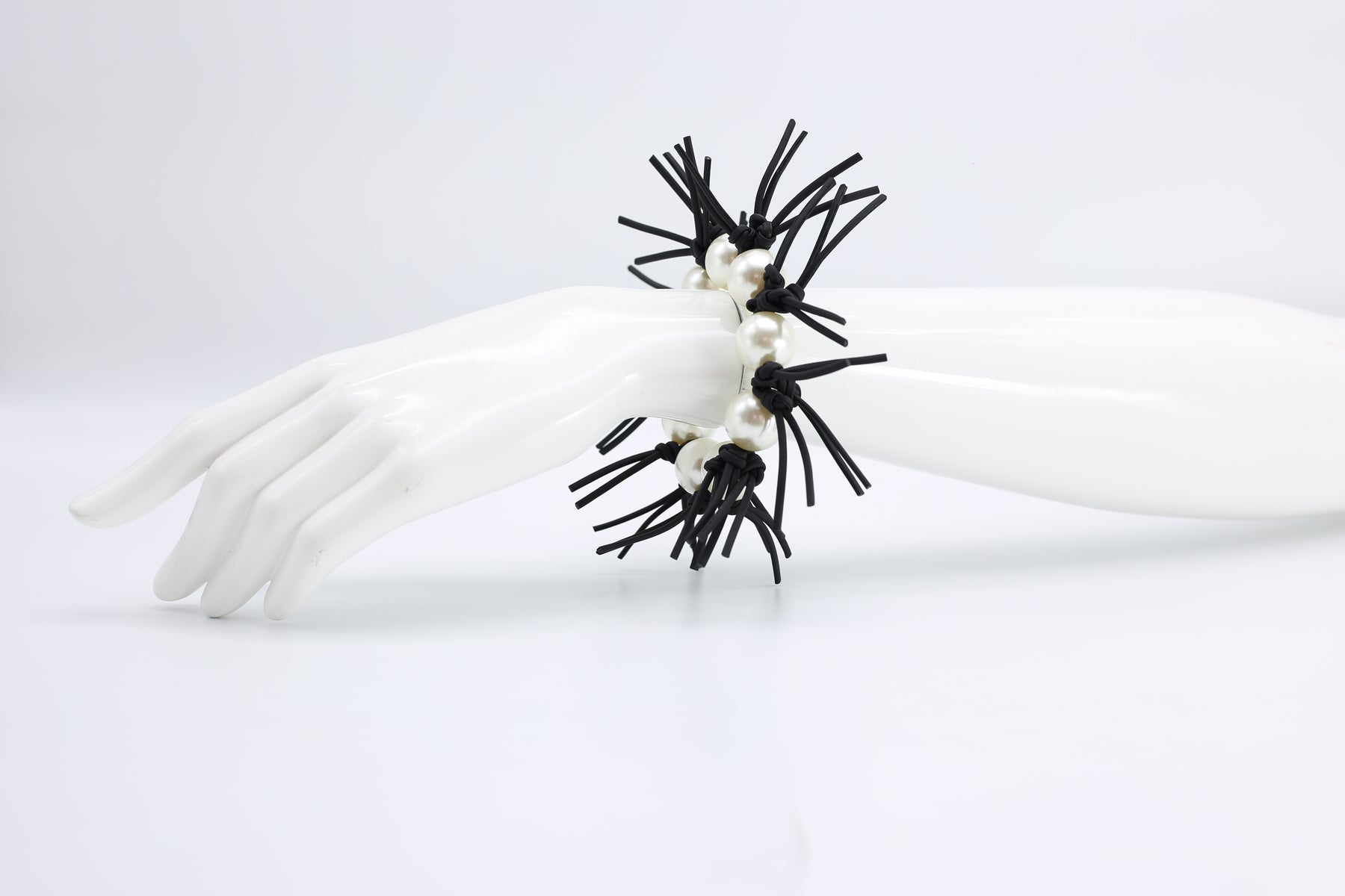 FAUX PEARL LEATHERETTE SPIKES JEWELRY SET