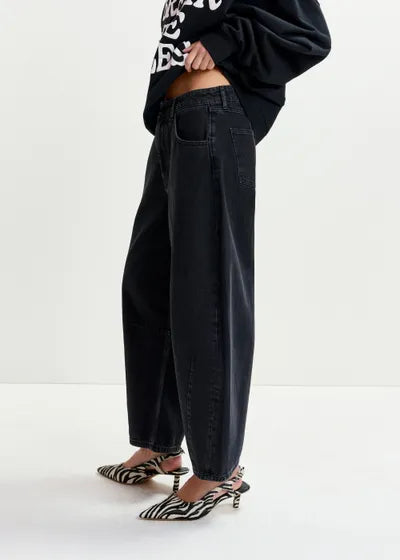 INTERSTELLAR BARREL LEG JEANS