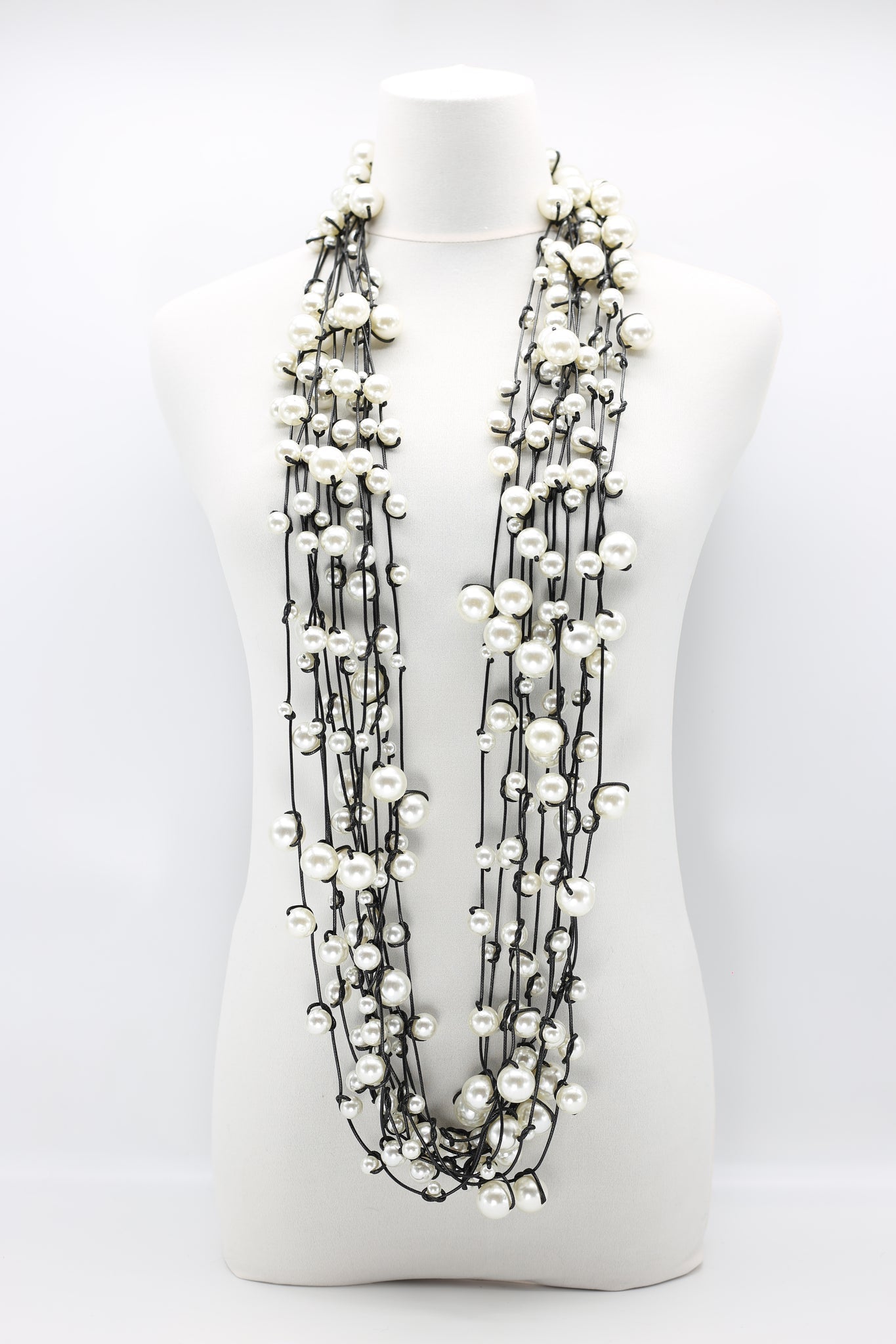 SINGLE STRAND FAUX PEARL LEATHER NECKLACE