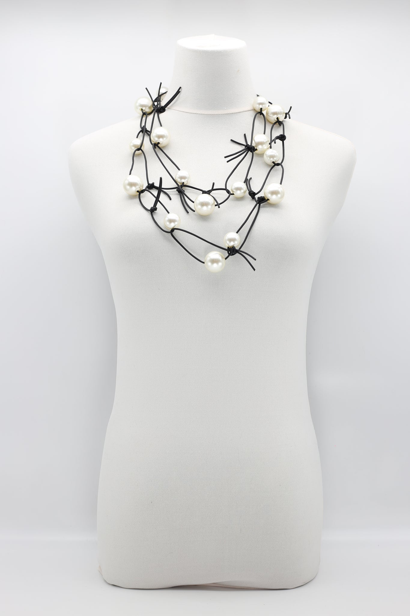 FAUX PEARL LEATHERETTE CHAIN NECKLACE
