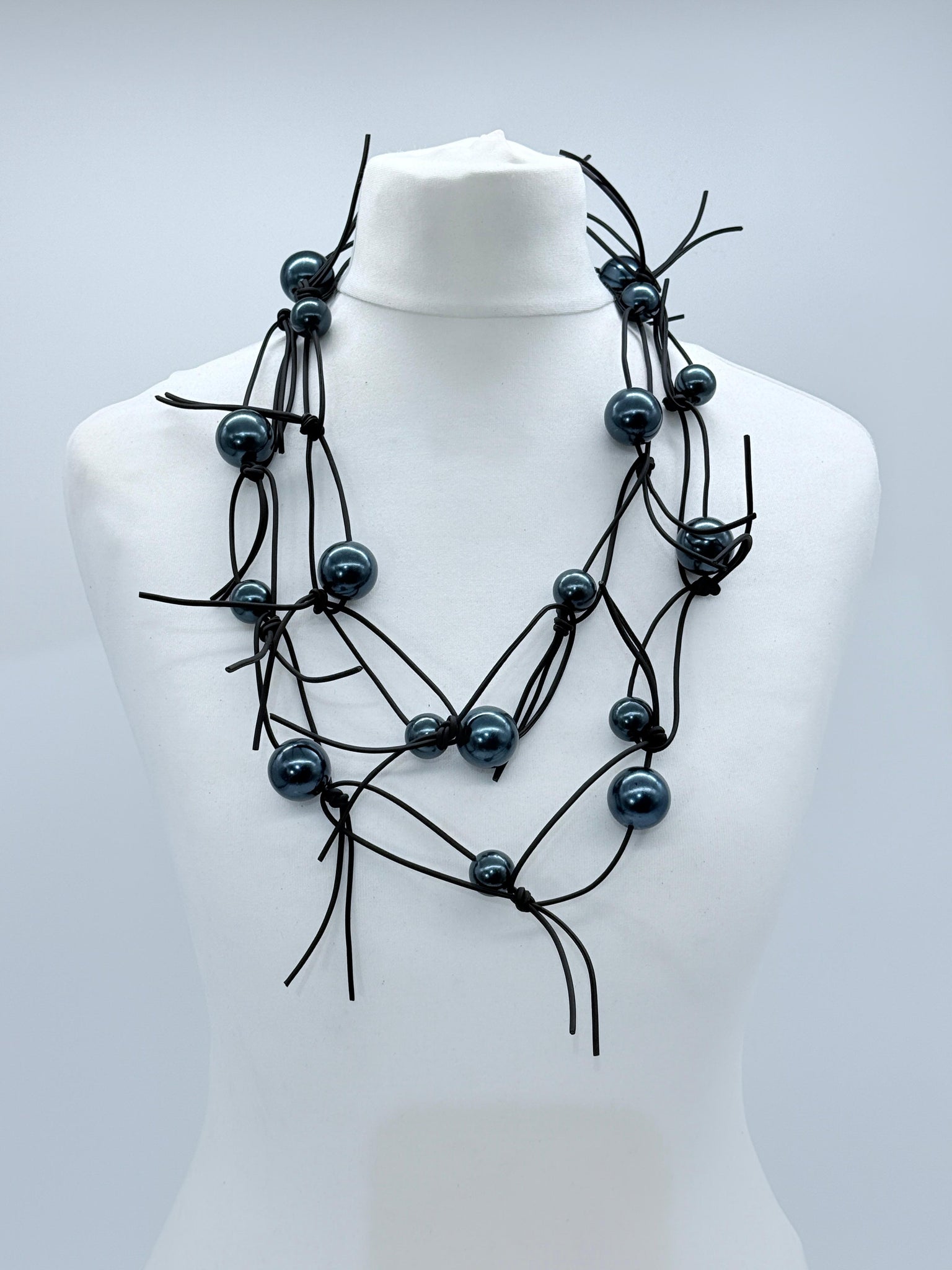 FAUX PEARL LEATHERETTE CHAIN NECKLACE