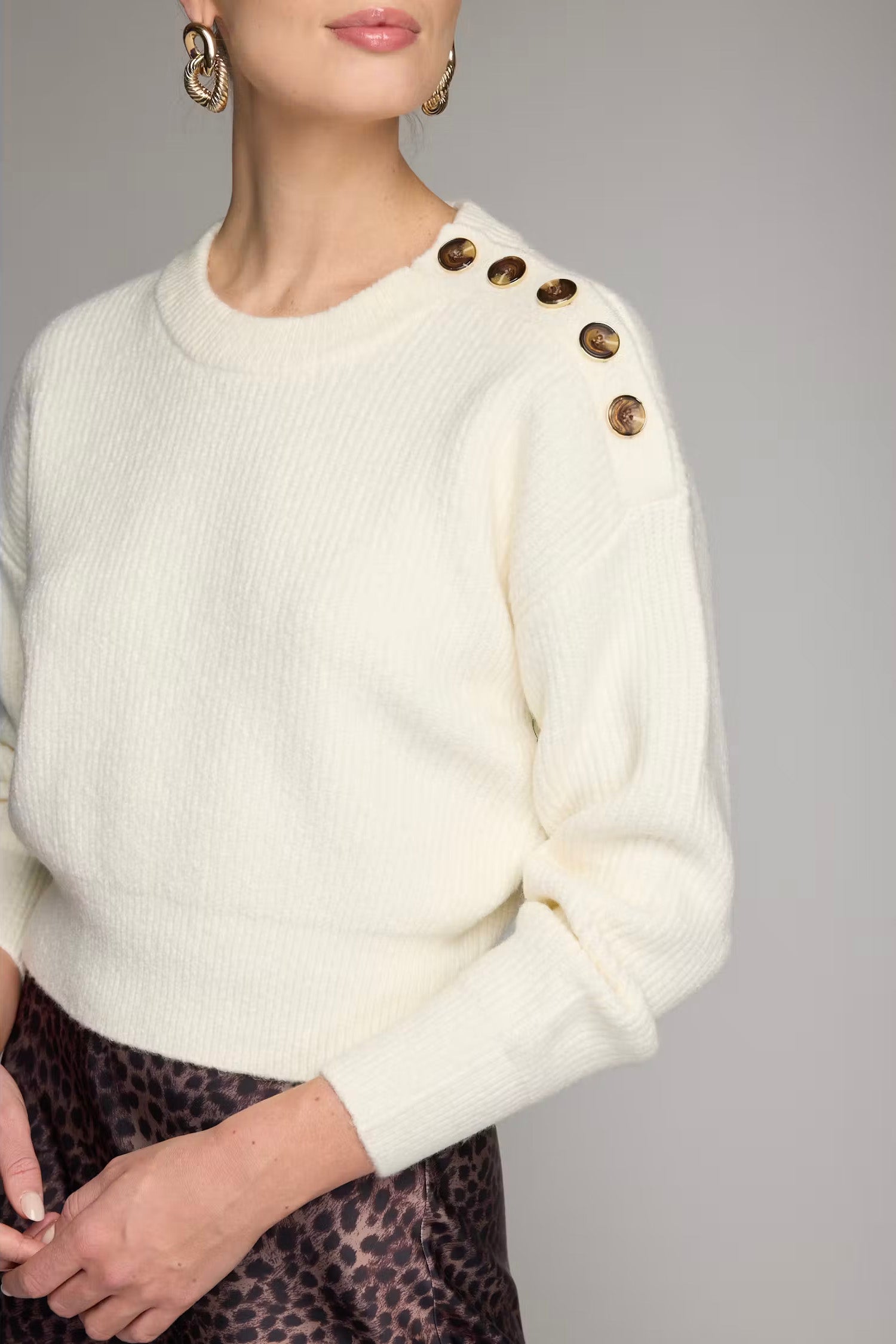 FIORA BUTTON SWEATER